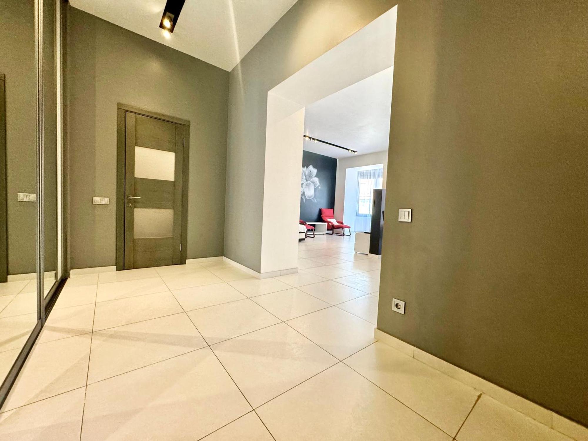 Apartpoltava: дизайнерська студія з розкішною ванною в елітній новобудові *