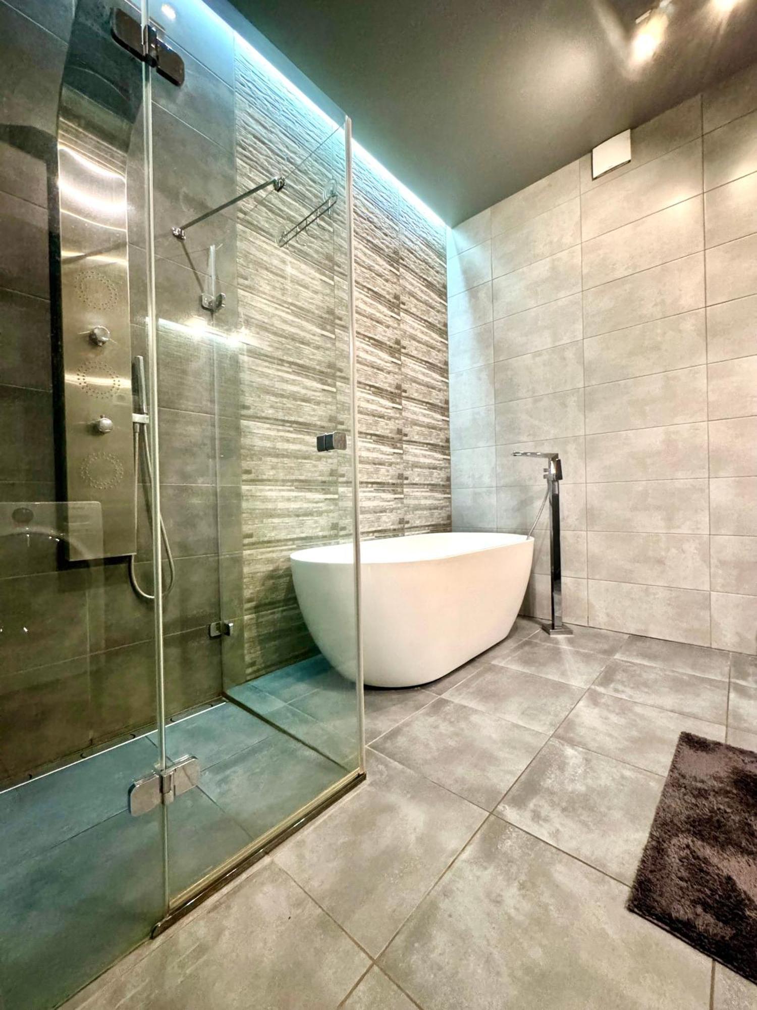 Apartment Apartpoltava: дизайнерська студія з розкішною ванною в елітній новобудові